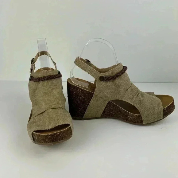 BLOWFISH NWOT SIZE 10 TAN DENIM FABRIC WITH BROWN LEATHER TRIM WEDGE - Picture 9 of 9